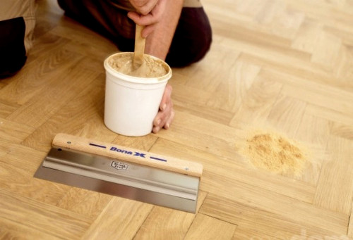 Как и чем заделать щели в деревянном полу: 5 проверенных временем методов