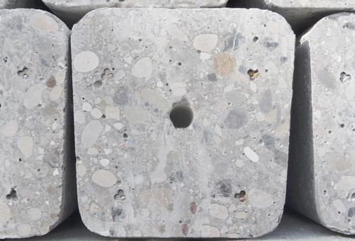 Кусок бетона из магнезиального цемента в разрезе